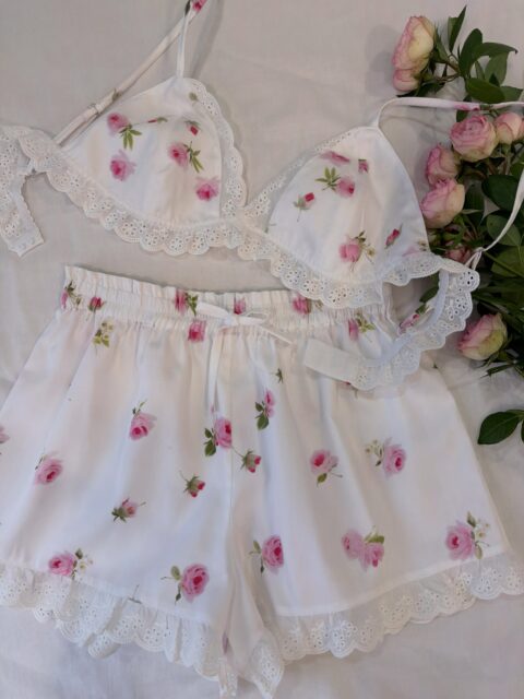 Amelie Flowers 🌸
Top + sorți
🔖860 MDL